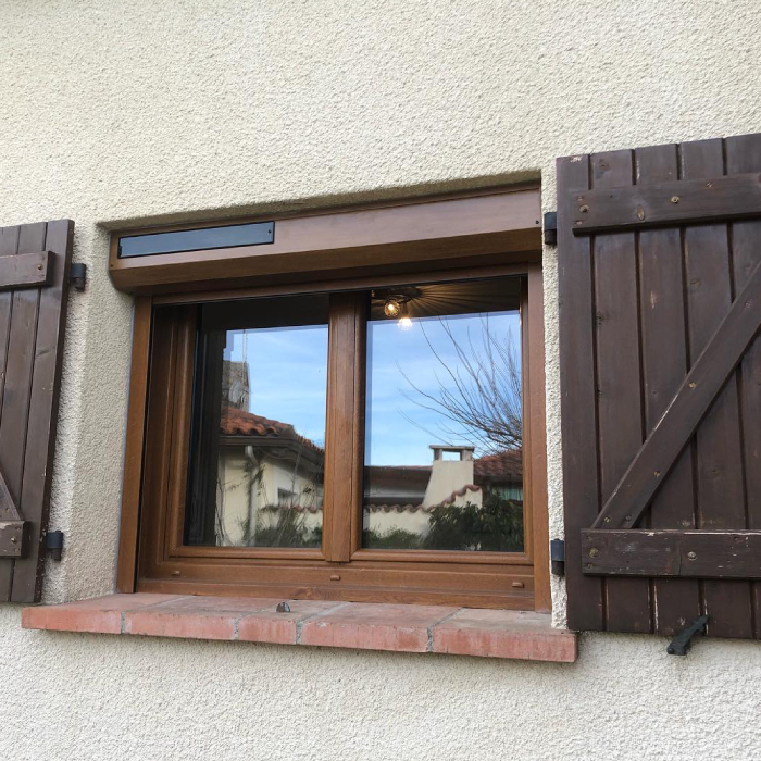 Fenêtre extérieure en bois